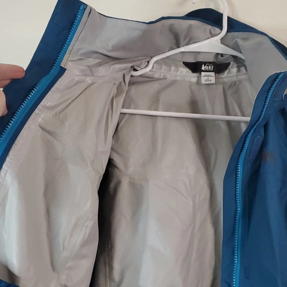 Rei Co-Op Peak 2.5L Rain Jacket Size Small Womens Blue/Green - Picture 11 of 15